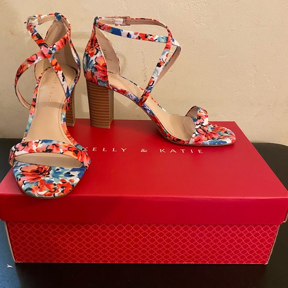 NIB: Kelly & Katie Daton Sandal - Picture 2 of 7
